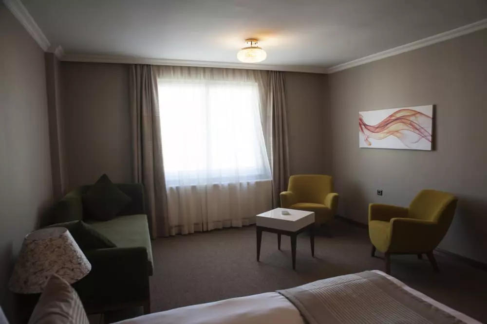 Royal Milano Hotel Van - Mehrparvaz-7285